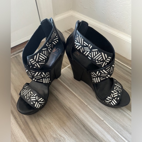DIANE VON FURSTENBERG DVF Opal Black Cross Wedge Platform Heel Zip Size 7.5 - Picture 3 of 8
